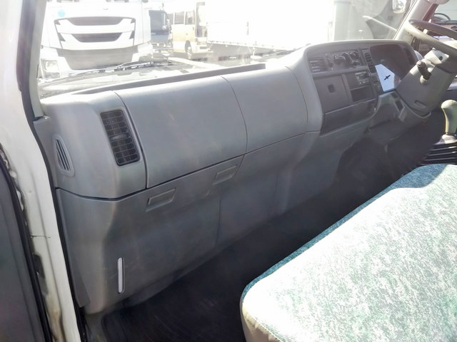 三菱ふそうキャンタークレーン3段小型（2t・3t）[写真34]