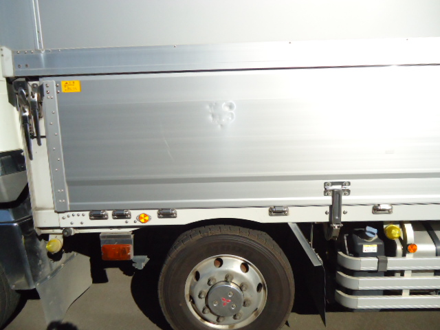 三菱ふそうスーパーグレートアルミウイング大型（10t）[写真17]