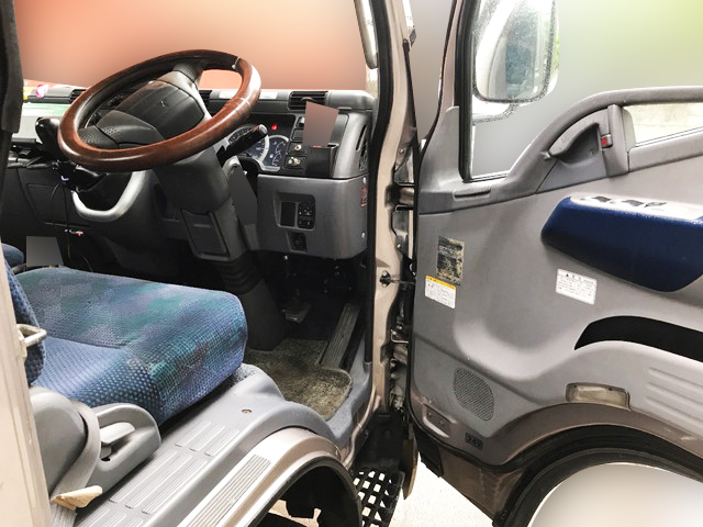 三菱ふそうキャンター平ボディ小型（2t・3t）[写真22]