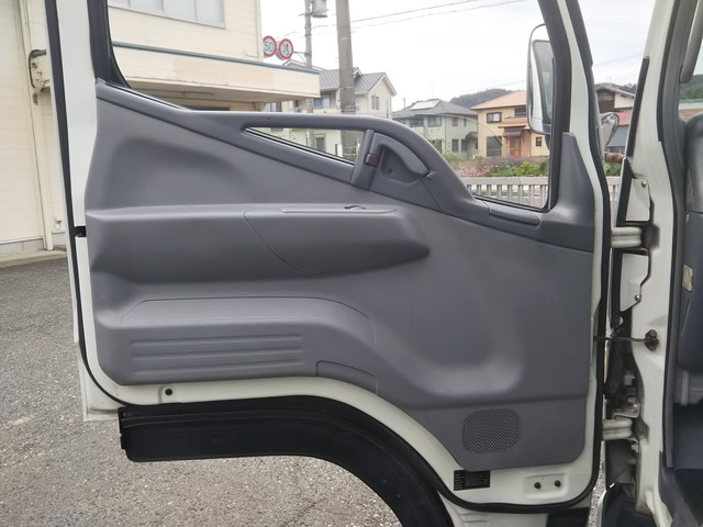三菱ふそうキャンターアルミバン小型（2t・3t）[写真27]