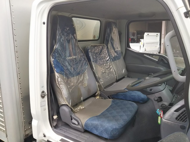 三菱ふそうキャンターアルミバン小型（2t・3t）[写真30]
