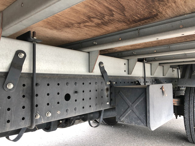 三菱ふそうキャンターアルミバン小型（2t・3t）[写真21]