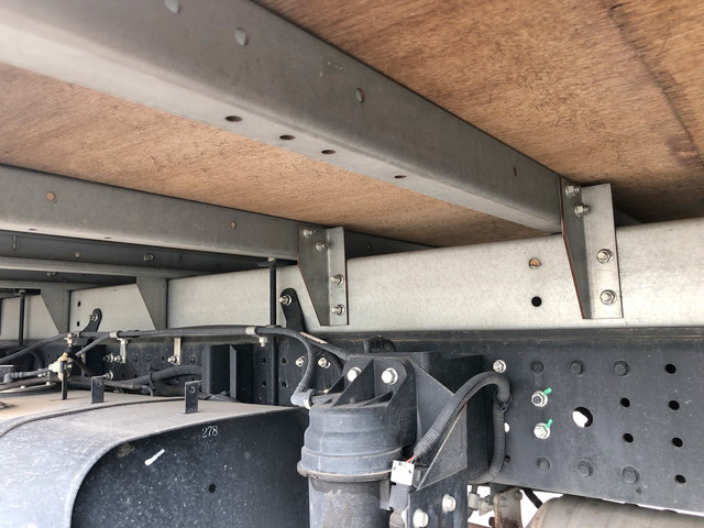 三菱ふそうキャンターアルミバン小型（2t・3t）[写真22]