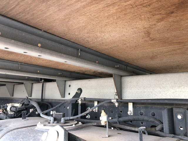 三菱ふそうキャンターアルミバン小型（2t・3t）[写真23]