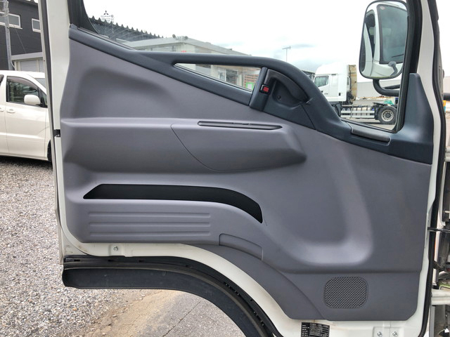 三菱ふそうキャンターアルミバン小型（2t・3t）[写真29]