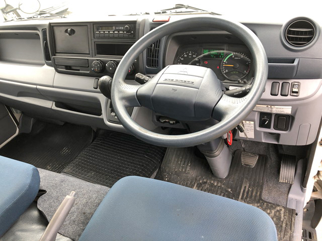 三菱ふそうキャンターアルミバン小型（2t・3t）[写真32]