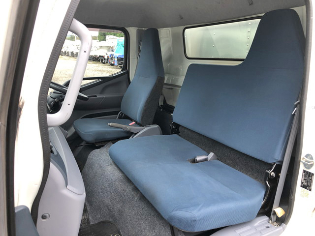 三菱ふそうキャンターアルミバン小型（2t・3t）[写真33]