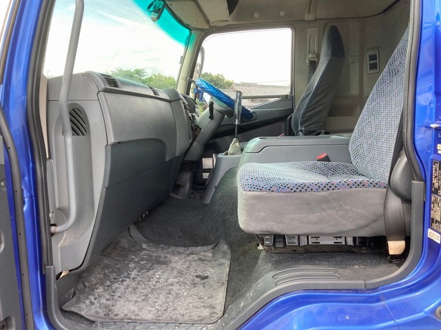 三菱ふそうファイターアルミウイング中型（4t）[写真14]