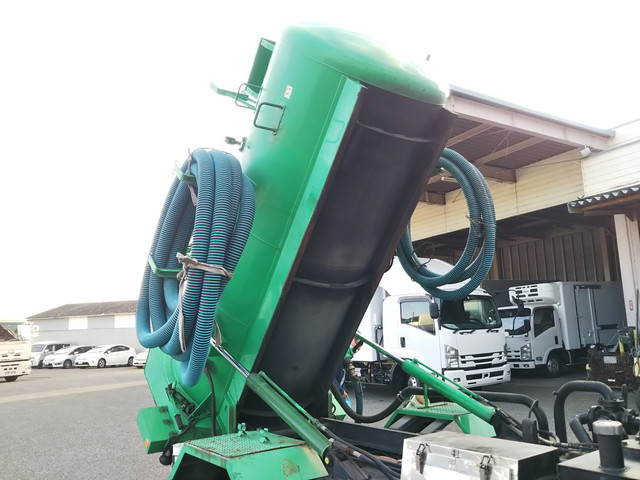 いすゞフォワード汚泥吸引車中型（4t）[写真16]