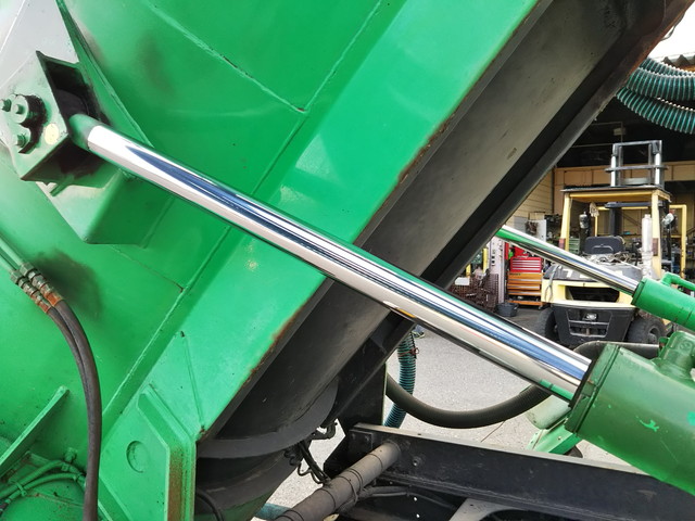 いすゞフォワード汚泥吸引車中型（4t）[写真17]