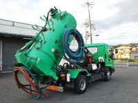 いすゞフォワード汚泥吸引車中型（4t）[写真02]