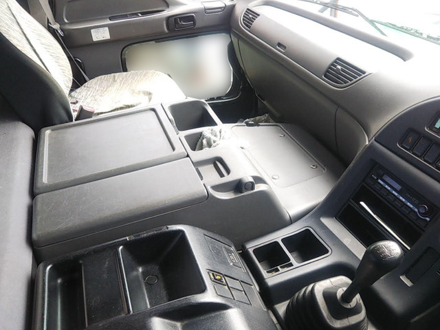 いすゞギガ汚泥吸引車大型（10t）[写真22]