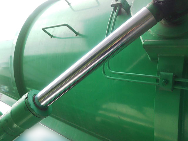 いすゞギガ汚泥吸引車大型（10t）[写真08]