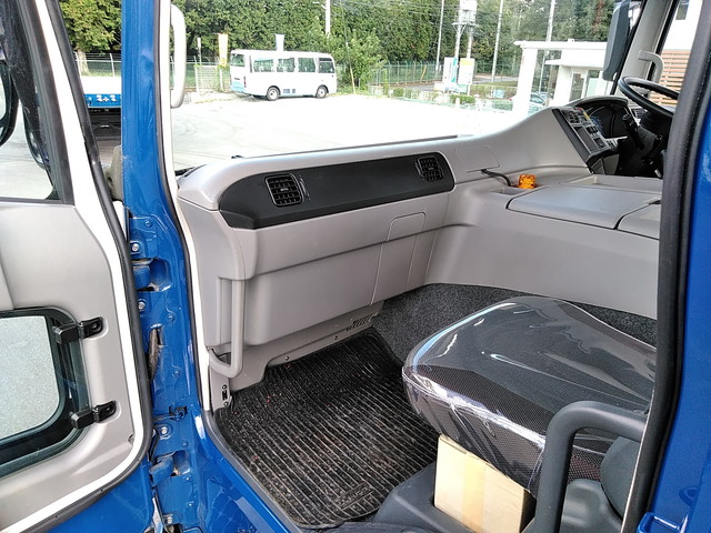 三菱ふそうスーパーグレートトレーラーヘッド（トラクターヘッド）大型（10t）[写真25]