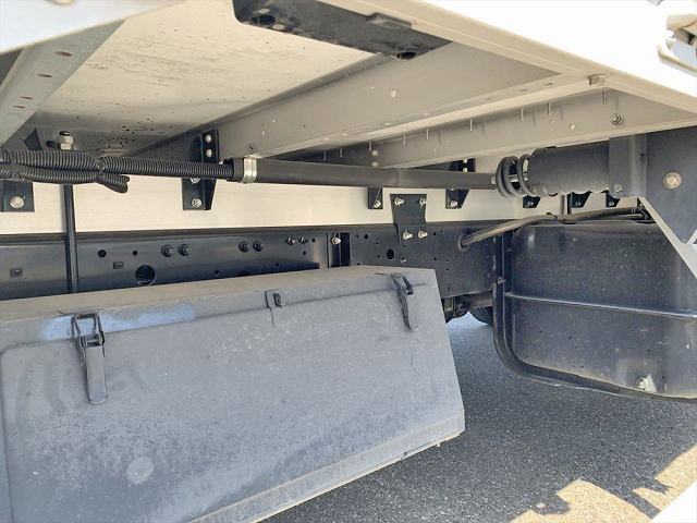 三菱ふそうファイターアルミウイング中型（4t）[写真13]