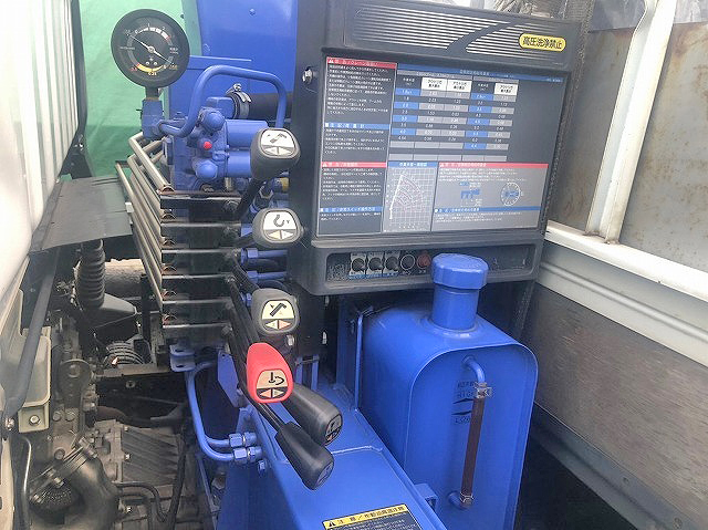 三菱ふそうキャンタークレーン3段小型（2t・3t）[写真05]