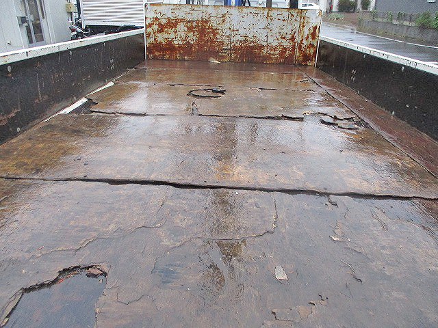 三菱ふそうキャンタークレーン3段小型（2t・3t）[写真08]