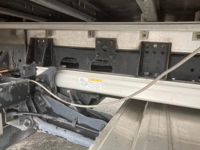 いすゞフォワードアルミウイング中型（4t）[写真14]