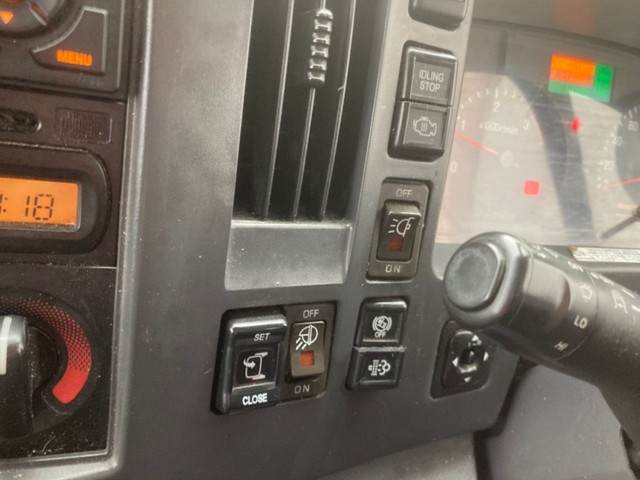 いすゞフォワードアルミウイング中型（4t）[写真24]