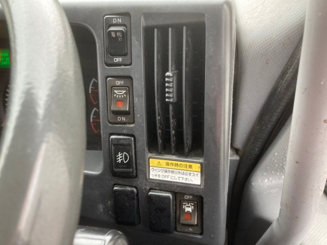 いすゞフォワードアルミウイング中型（4t）[写真26]