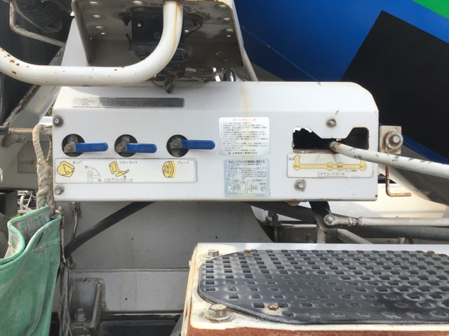 いすゞギガミキサー車（コンクリートミキサー）大型（10t）[写真13]