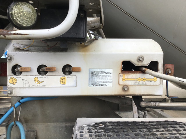 三菱ふそうスーパーグレートミキサー車（コンクリートミキサー）大型（10t）[写真13]