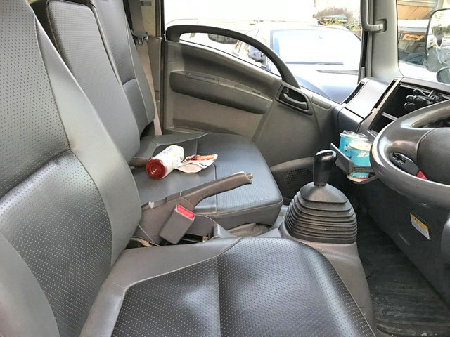 いすゞエルフアルミバン小型（2t・3t）[写真10]