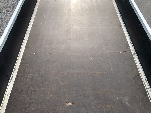 トヨタトヨエース平ボディ小型（2t・3t）[写真12]