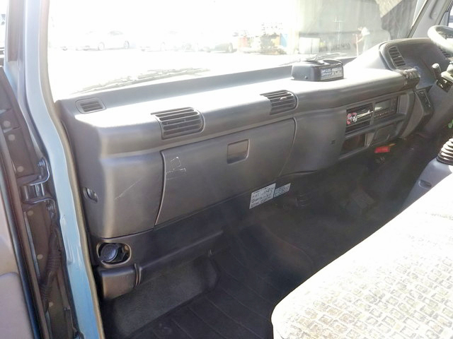 いすゞエルフアルミブロック小型（2t・3t）[写真30]