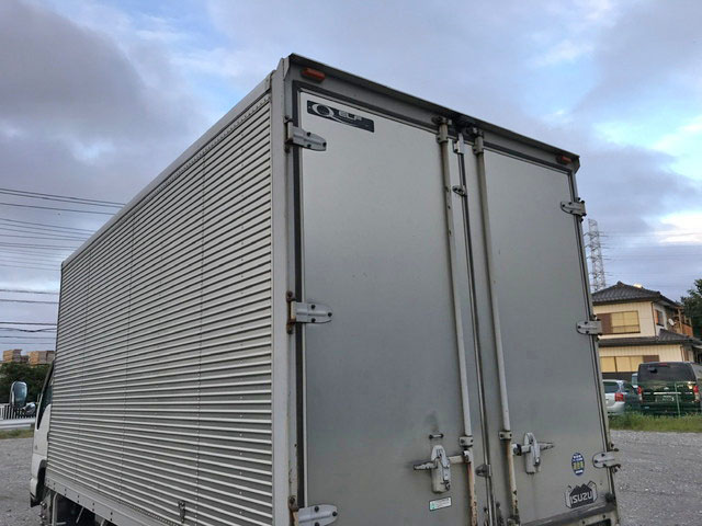 いすゞエルフアルミバン小型（2t・3t）[写真02]