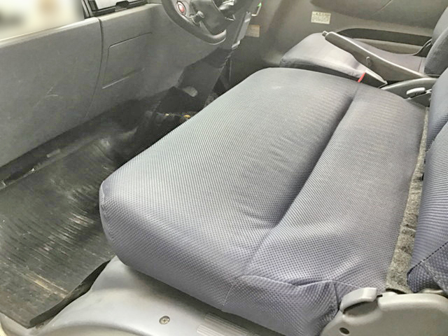 三菱ふそうキャンター平ボディ小型（2t・3t）[写真19]