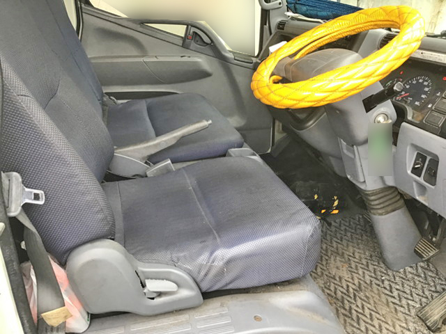 三菱ふそうキャンター平ボディ小型（2t・3t）[写真21]