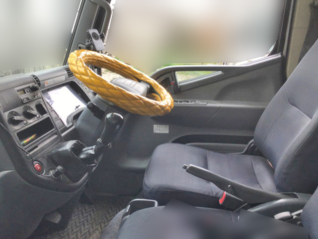 三菱ふそうキャンター平ボディ小型（2t・3t）[写真22]