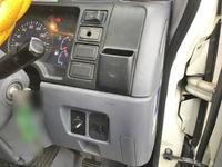 三菱ふそうキャンター平ボディ小型（2t・3t）[写真24]