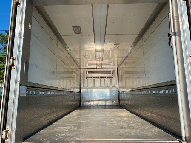 三菱ふそうファイター冷蔵冷凍ウイング中型（4t）[写真13]