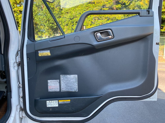 三菱ふそうファイター冷蔵冷凍ウイング中型（4t）[写真27]