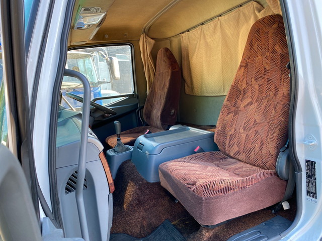 三菱ふそうファイター冷蔵冷凍ウイング中型（4t）[写真30]