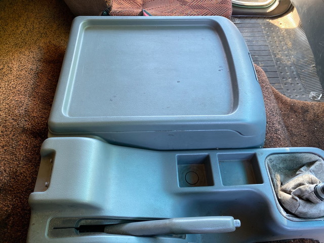 三菱ふそうファイター冷蔵冷凍ウイング中型（4t）[写真34]