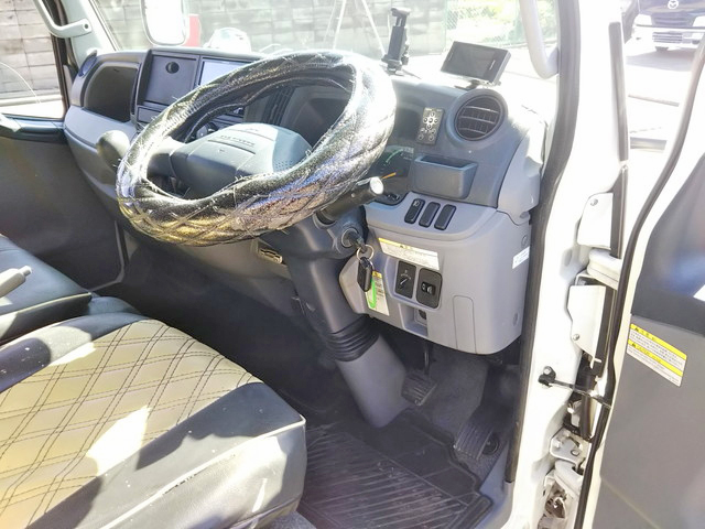 三菱ふそうキャンターダブルキャブ（Wキャブ）小型（2t・3t）[写真35]