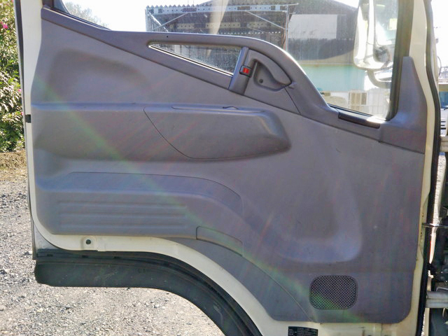 三菱ふそうキャンター冷凍車（冷蔵車）小型（2t・3t）[写真26]