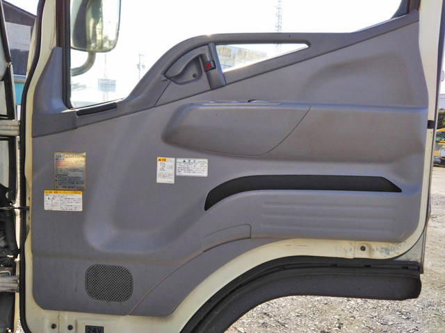 三菱ふそうキャンター冷凍車（冷蔵車）小型（2t・3t）[写真27]