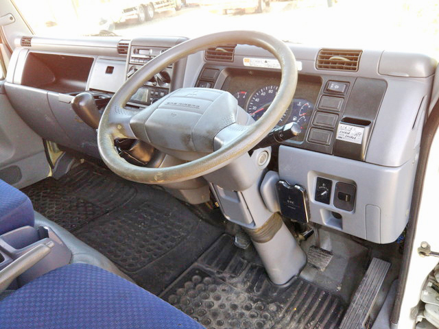 三菱ふそうキャンター冷凍車（冷蔵車）小型（2t・3t）[写真29]