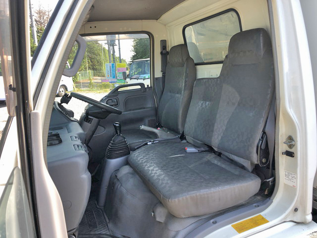 いすゞエルフパネルバン小型（2t・3t）[写真32]