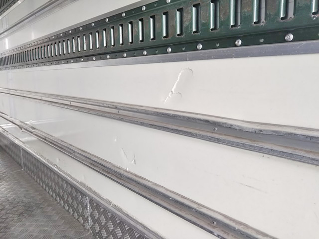 いすゞエルフ冷凍車（冷蔵車）小型（2t・3t）[写真16]