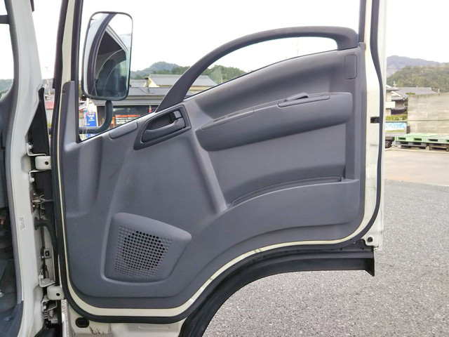 いすゞエルフ冷凍車（冷蔵車）小型（2t・3t）[写真31]