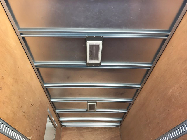 いすゞエルフアルミバン小型（2t・3t）[写真11]