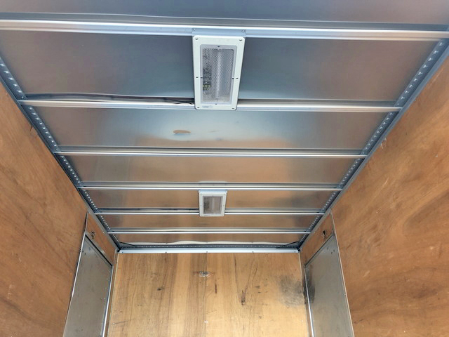 いすゞエルフアルミバン小型（2t・3t）[写真11]