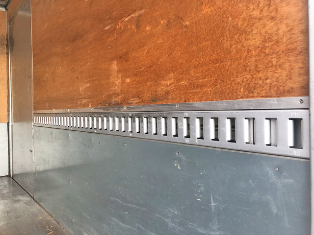 いすゞエルフアルミバン小型（2t・3t）[写真13]