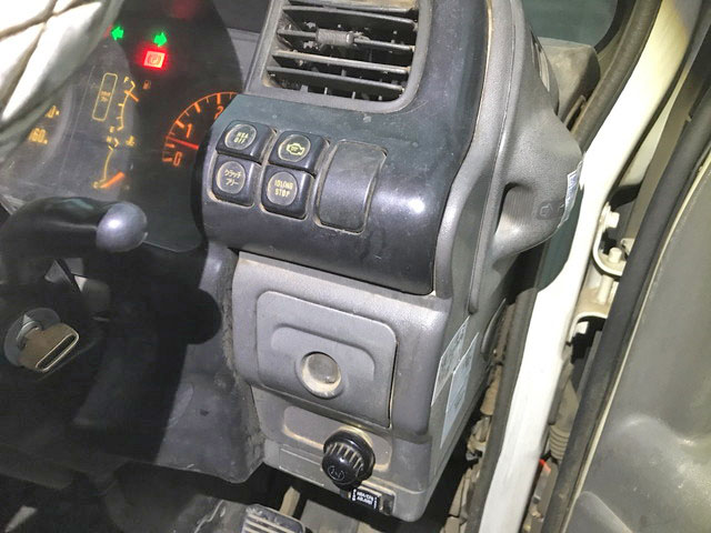 いすゞエルフ平ボディ小型（2t・3t）[写真28]