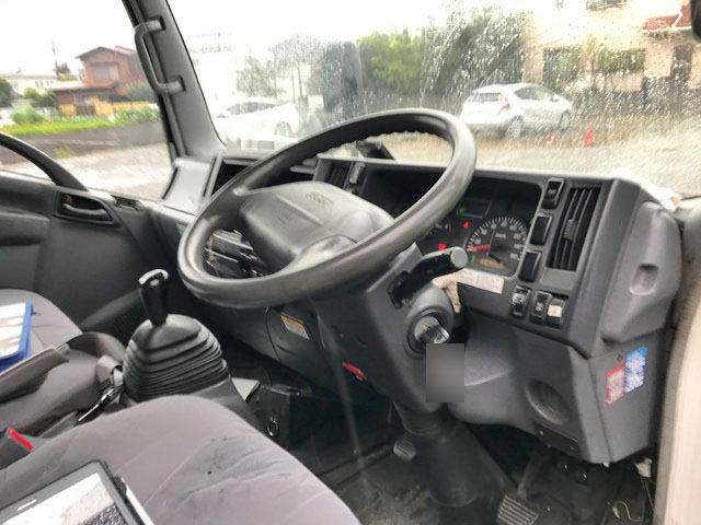 いすゞエルフアルミバン小型（2t・3t）[写真27]